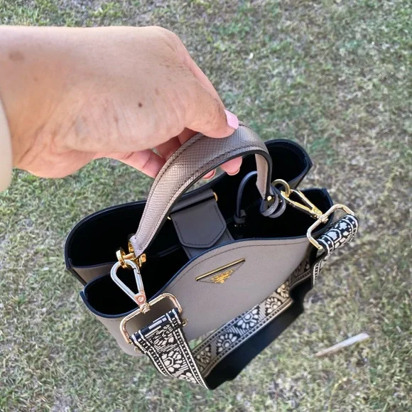 Authentic Prada saffiano leather panier bucket bag - Picture 9 of 17